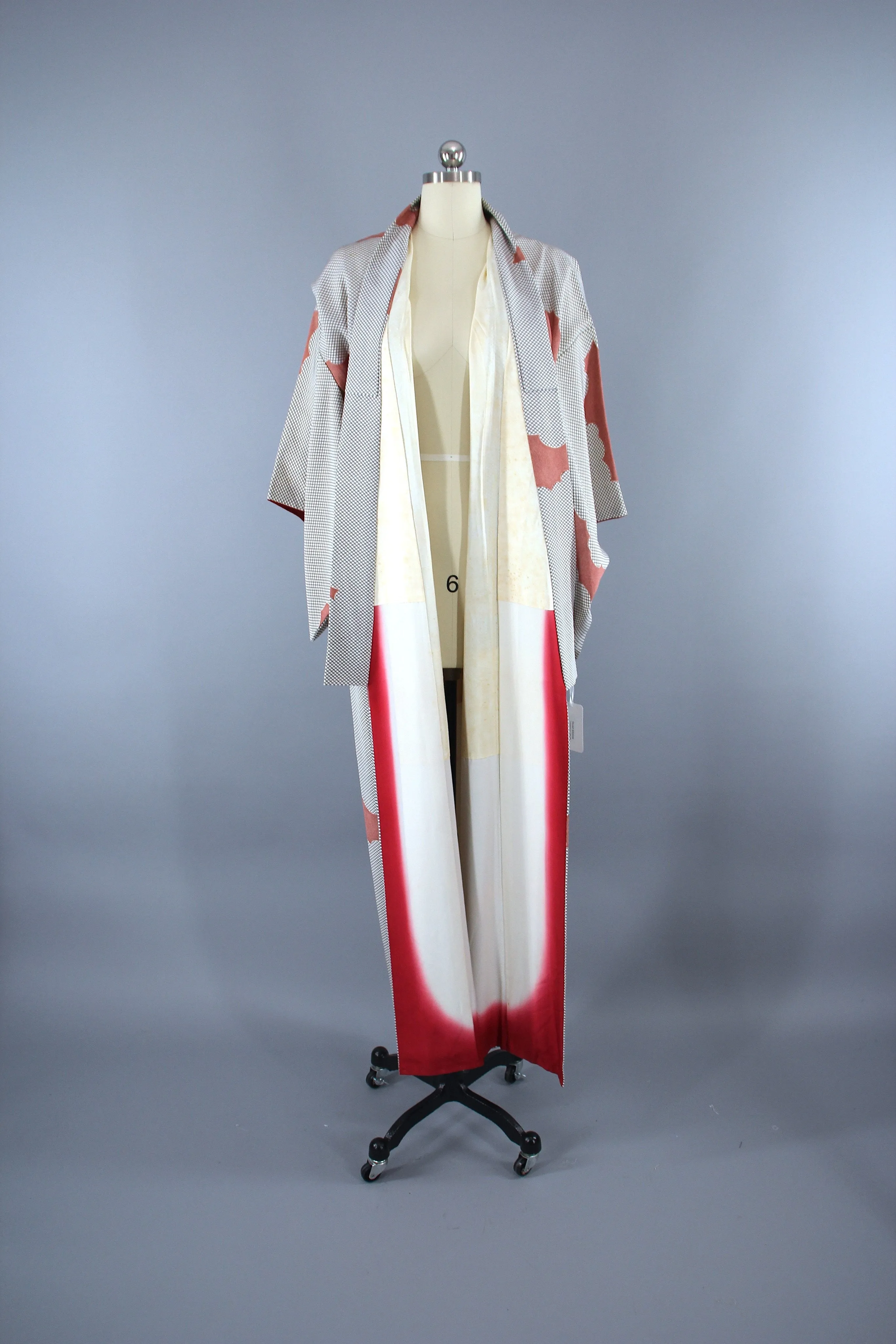 1960s Vintage Silk Kimono Robe / Black & White Clouds