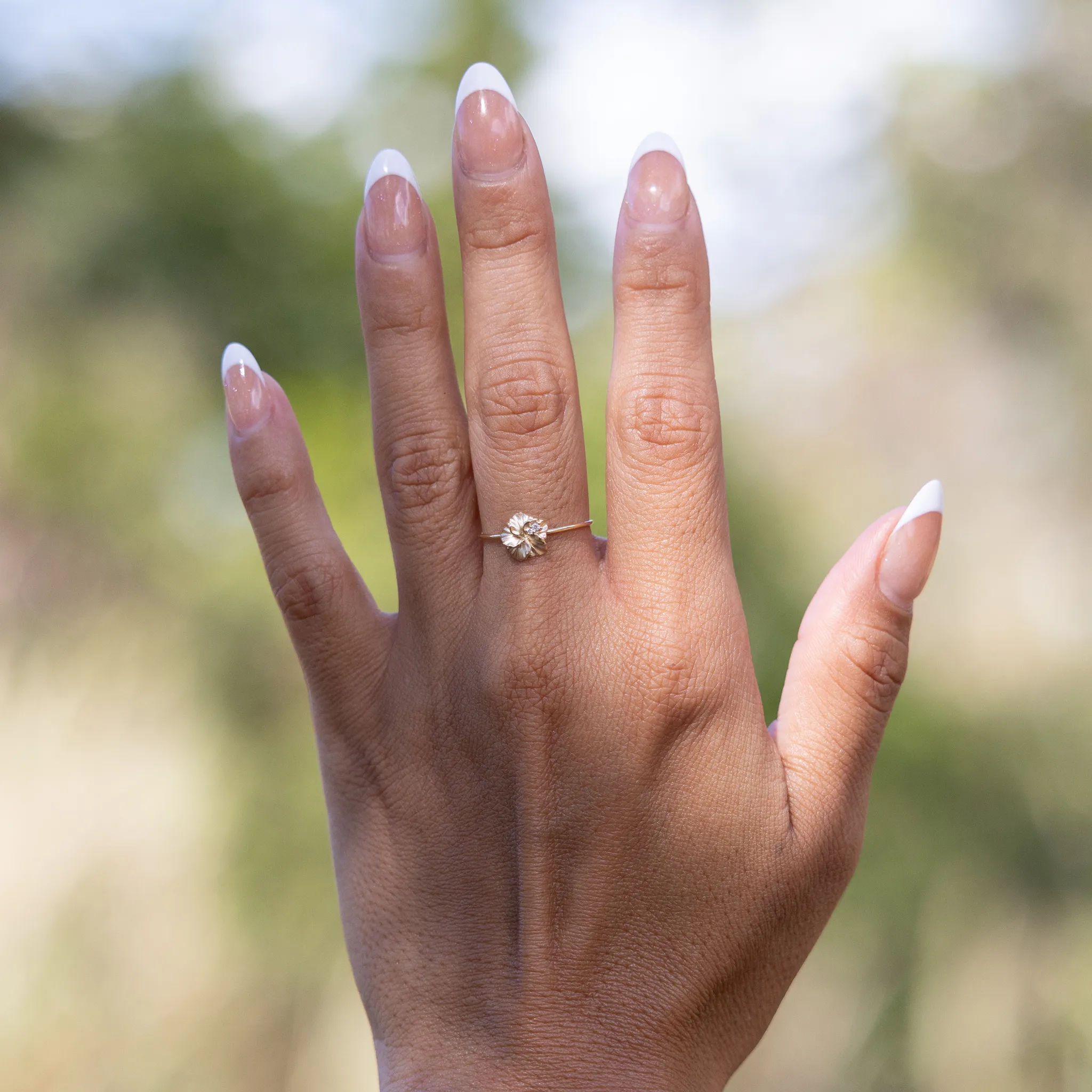 Hawaiian Gardens Hibiscus Ring in Gold with Diamonds - 8mm