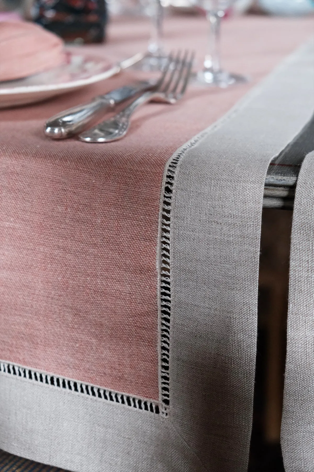 JACQUARD LINEN TABLE RUNNER