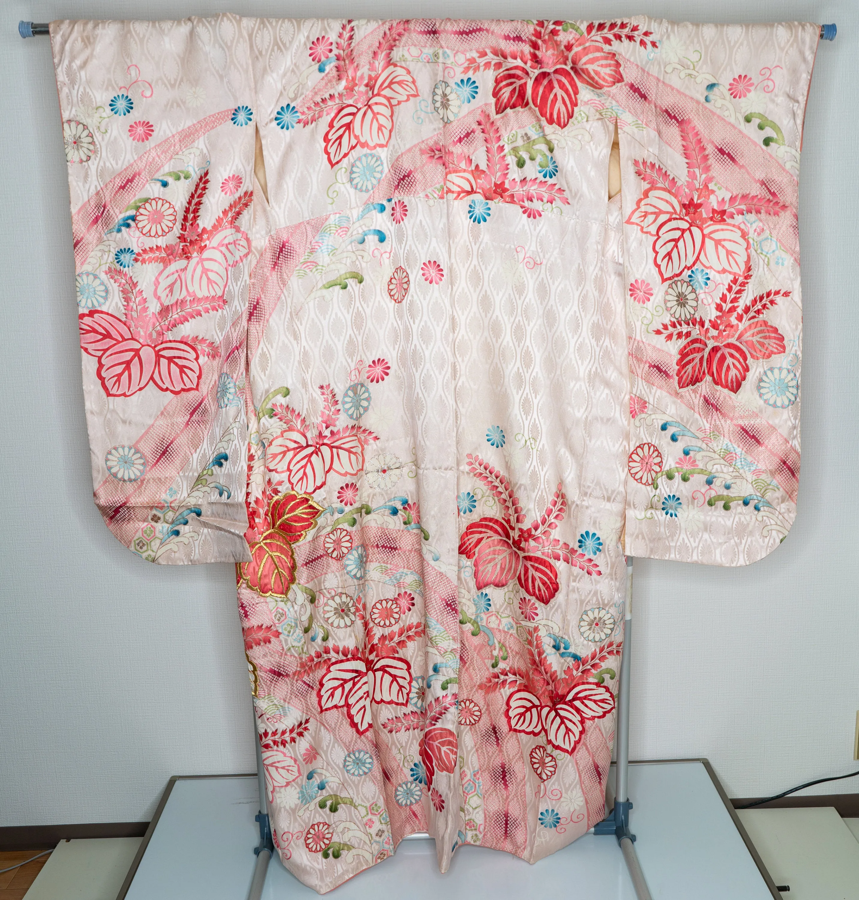 Retro 1980s Pink Furisode - Gold Embroidery - Floral Leaves Chrysanthemum Vintage