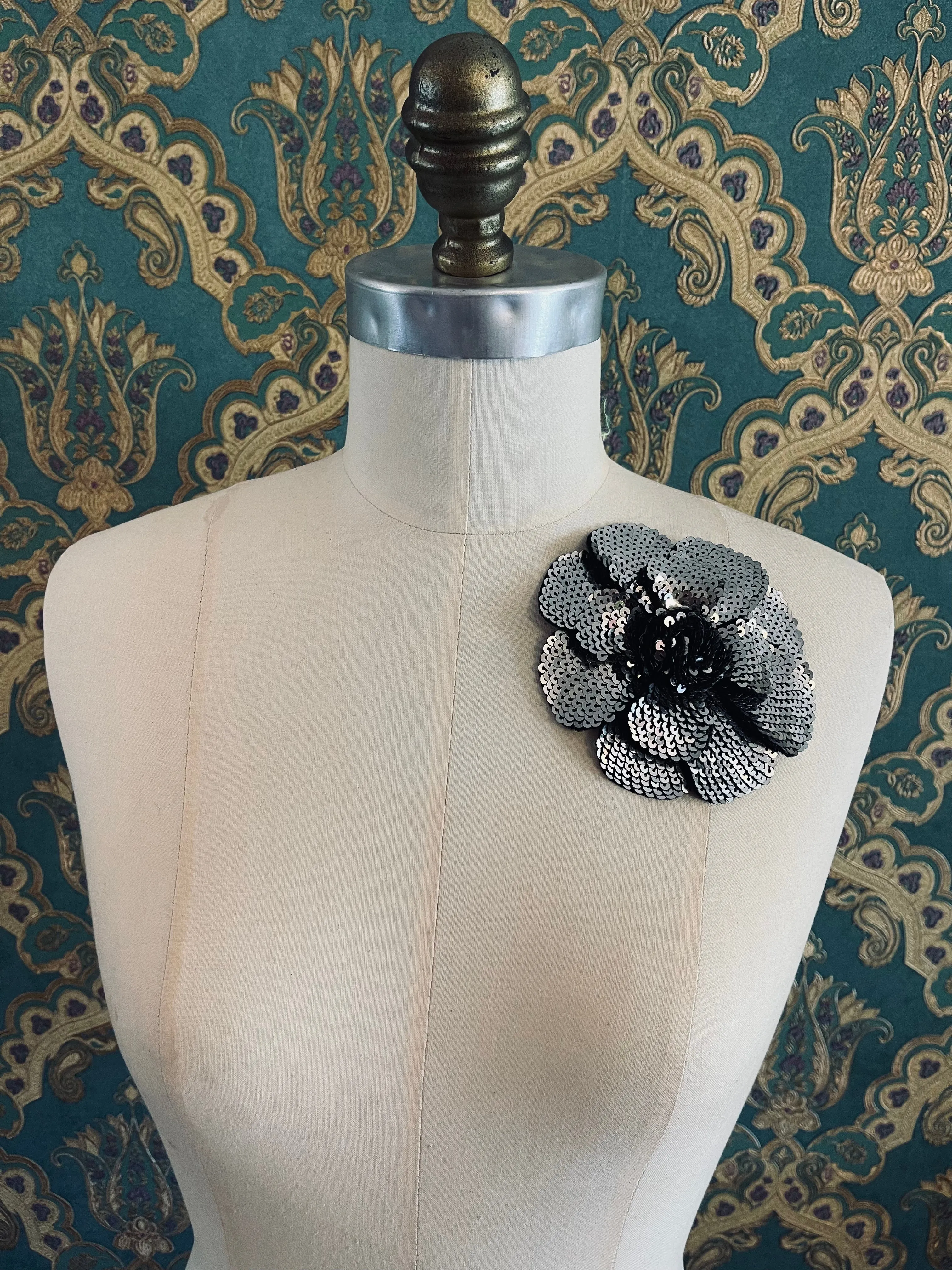 Scintillante Flower Brooch